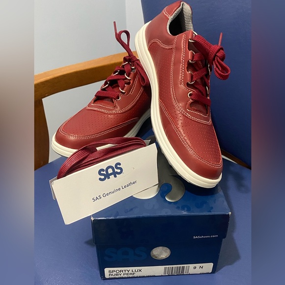 New SAS Sporty Lux leather walking/tennis shoe, Ruby Perf, Size 9N - Picture 14 of 16